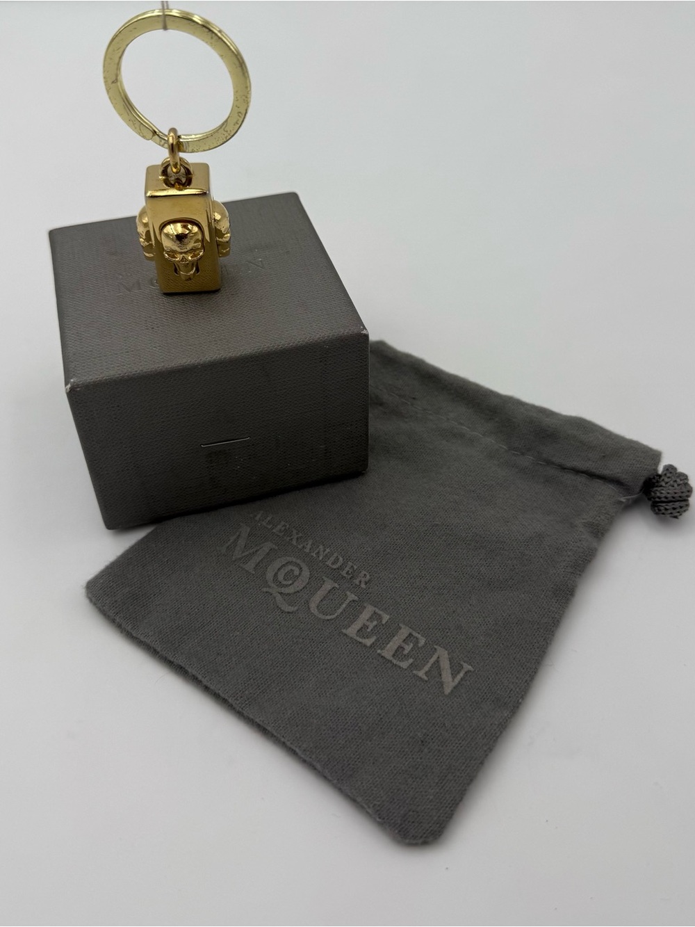 💀McQUEEN London • Unisex Gold Skull Key Ring Bag Charm - Picture 4 of 12